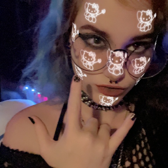 Meet your Posher, Aries - Picture 1 of 1